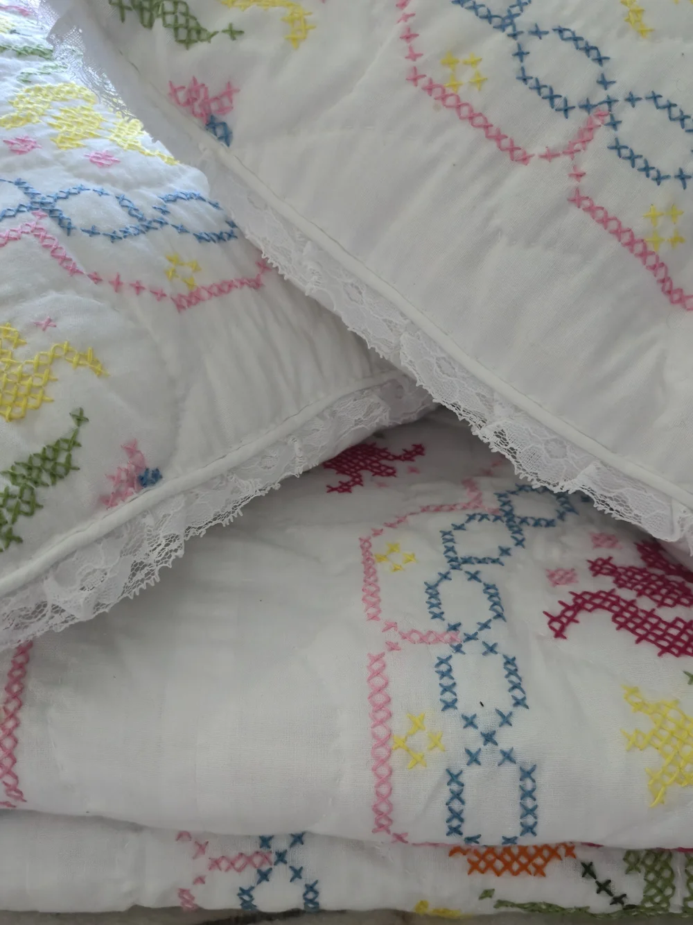 Vintage Handmade Floral Tulip Quilt Set - Signed Heirloom 3-Piece Lace Edge